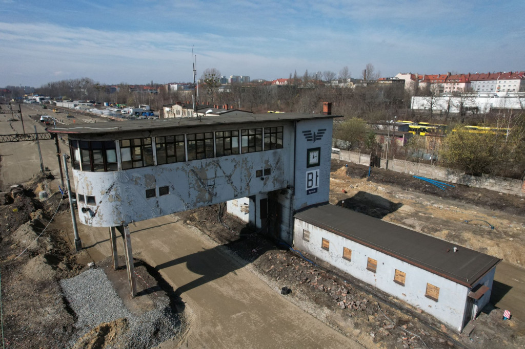 Napis Bytom trafił do Tarnowskich Gór. Trwa remont hali