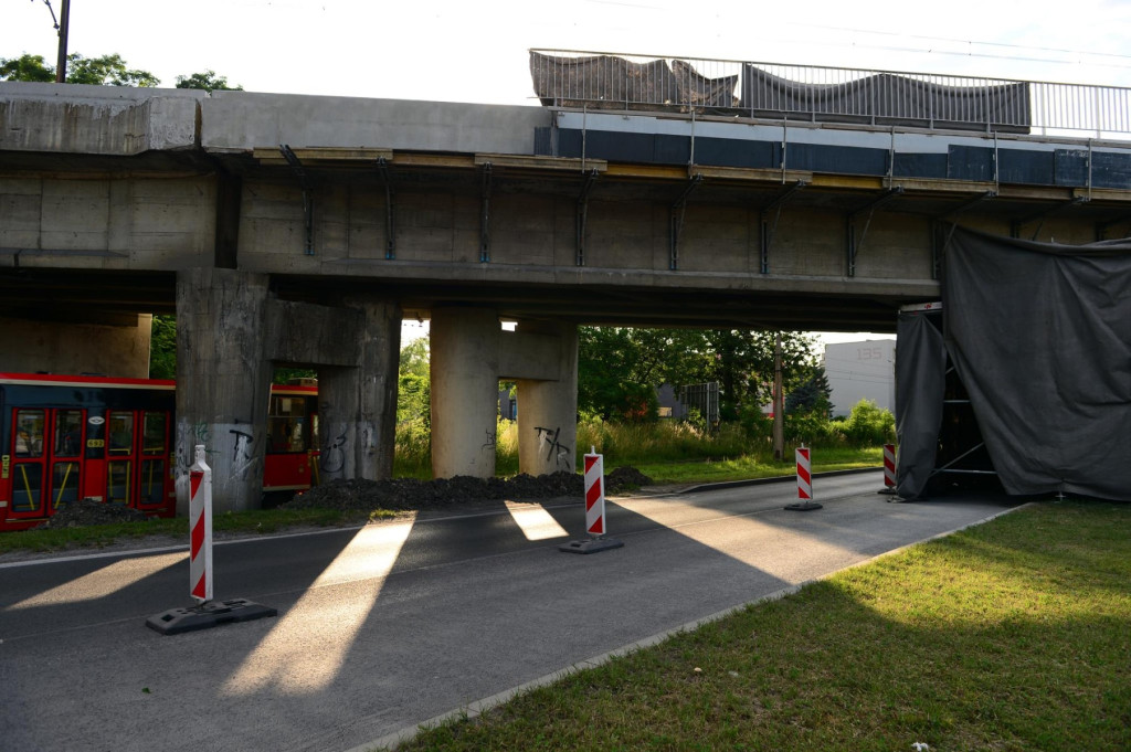 Napis Bytom trafił do Tarnowskich Gór. Trwa remont hali