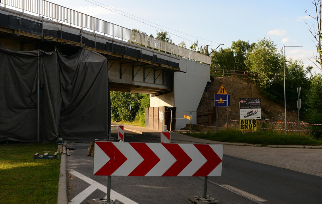 Napis Bytom trafił do Tarnowskich Gór. Trwa remont hali