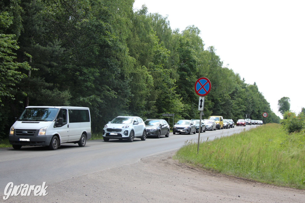 Zalew Nakło-Chechło. Upalna niedziela, pełne parkingi