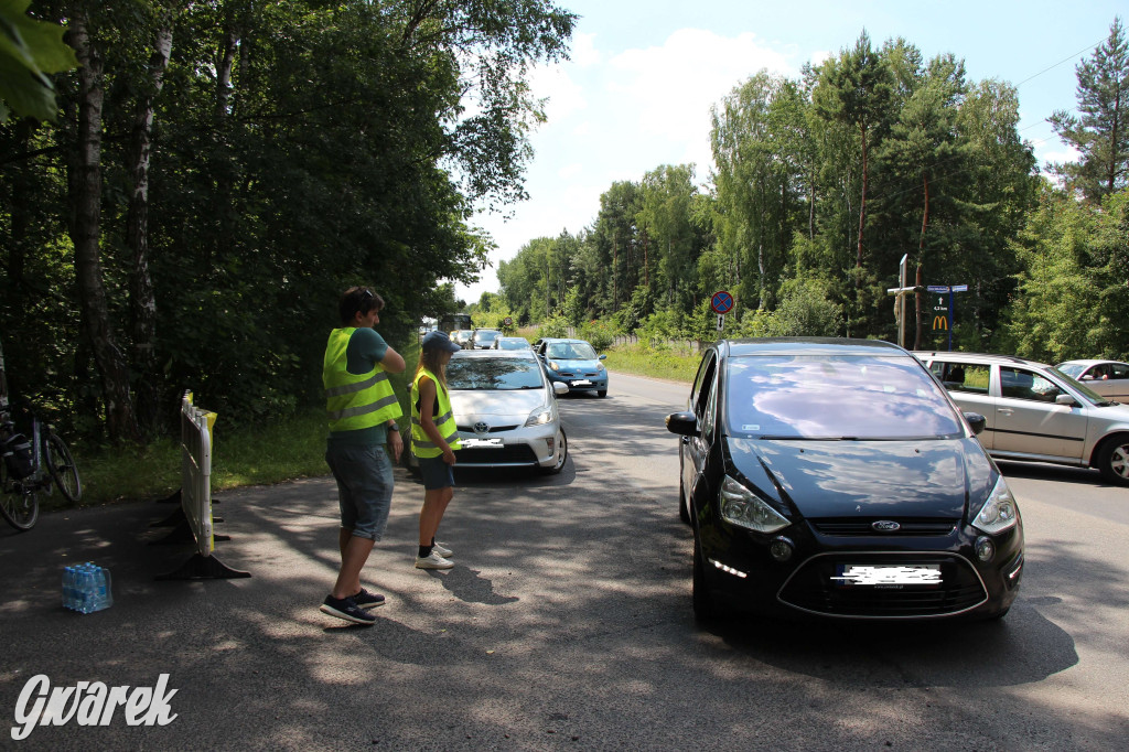 Zalew Nakło-Chechło. Upalna niedziela, pełne parkingi