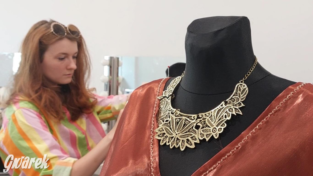 Międzynarodowa obsada, próby w TCK