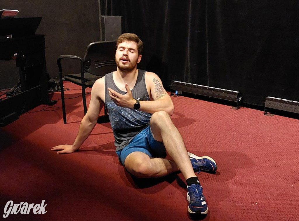 Międzynarodowa obsada, próby w TCK