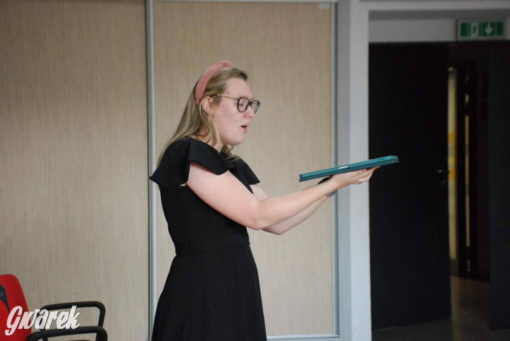 Międzynarodowa obsada, próby w TCK