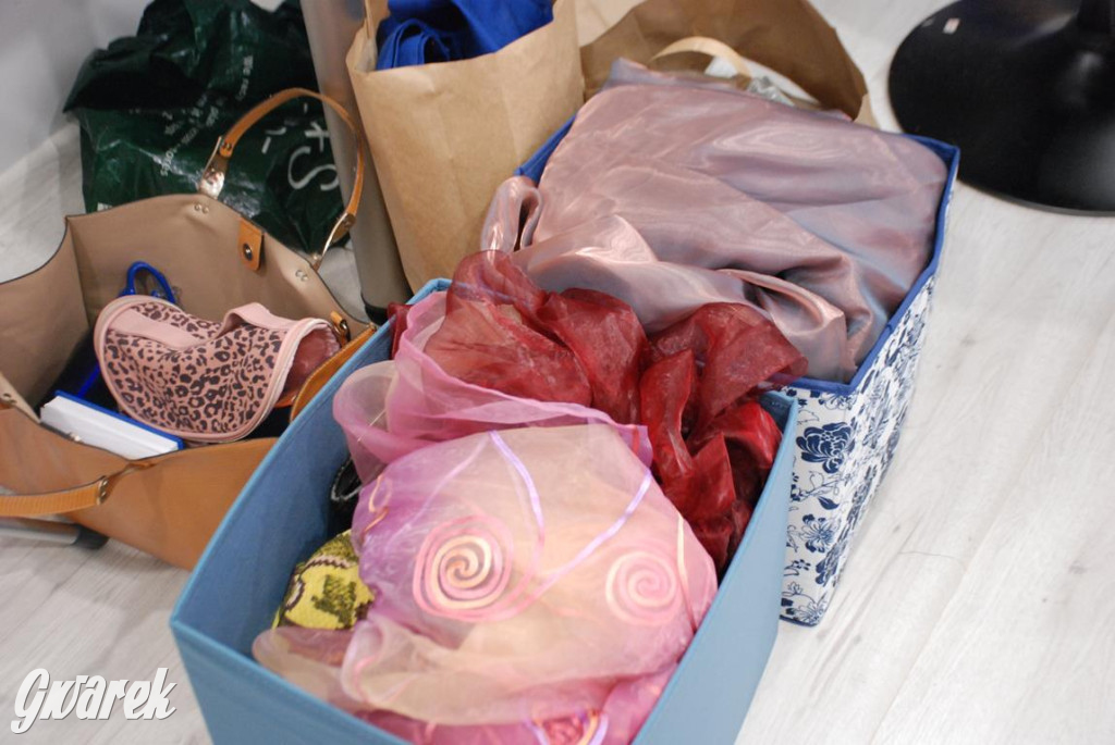 Międzynarodowa obsada, próby w TCK