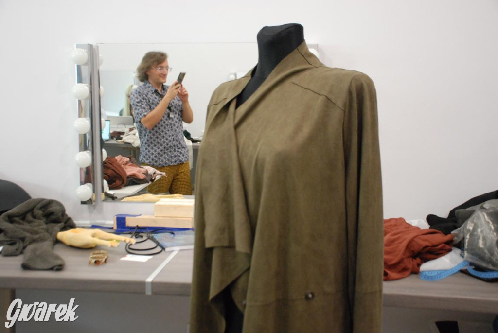 Międzynarodowa obsada, próby w TCK