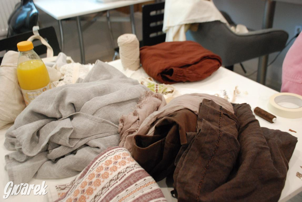 Międzynarodowa obsada, próby w TCK