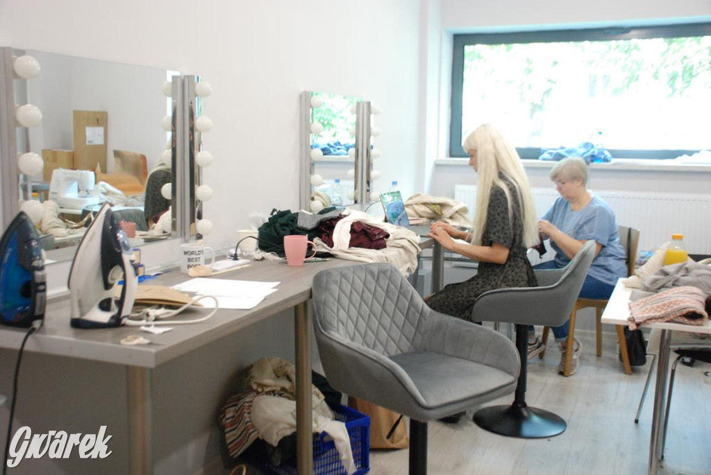 Międzynarodowa obsada, próby w TCK