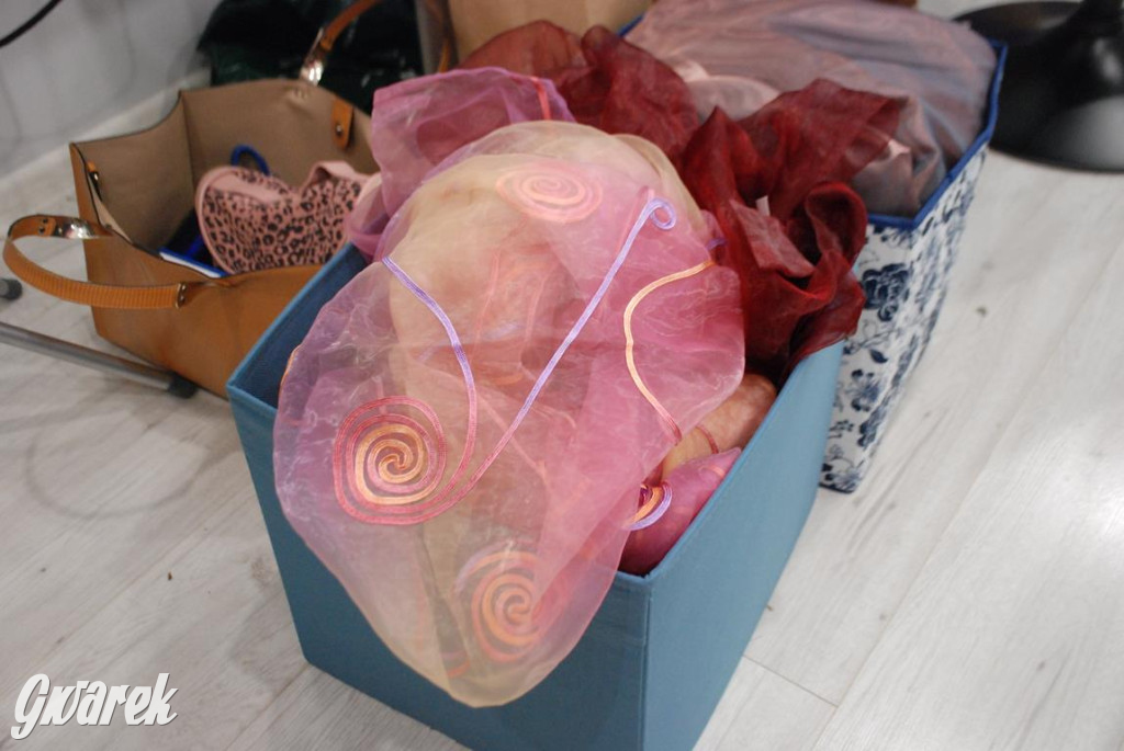 Międzynarodowa obsada, próby w TCK