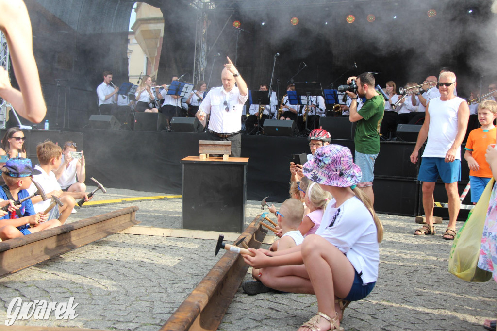 Tarnowskie Góry. Upalna Barbórka na rynku [FOTO]