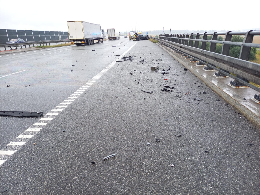 Autostrada A1. BMW w bariery