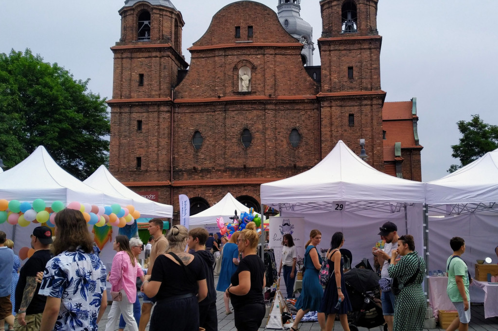 Zatłoczony Nikisz, bo to przecież Jarmark u Babci Anny [FOTO]