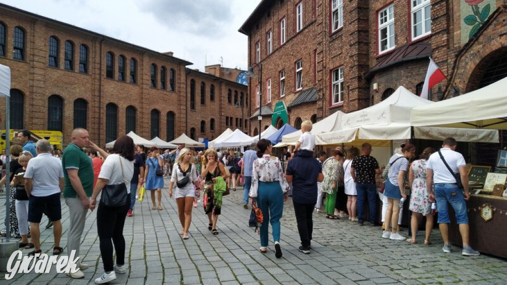 Zatłoczony Nikisz, bo to przecież Jarmark u Babci Anny [FOTO]