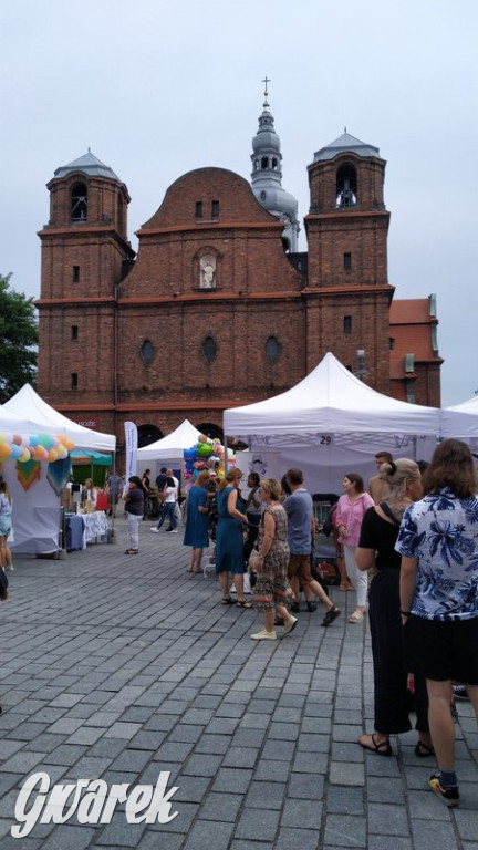 Zatłoczony Nikisz, bo to przecież Jarmark u Babci Anny [FOTO]