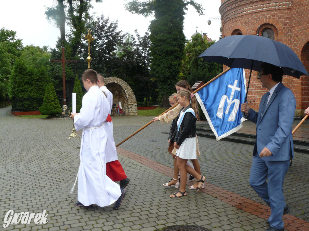 Deszczowy odpust w Bobrownikach Śląskich [FOTO]