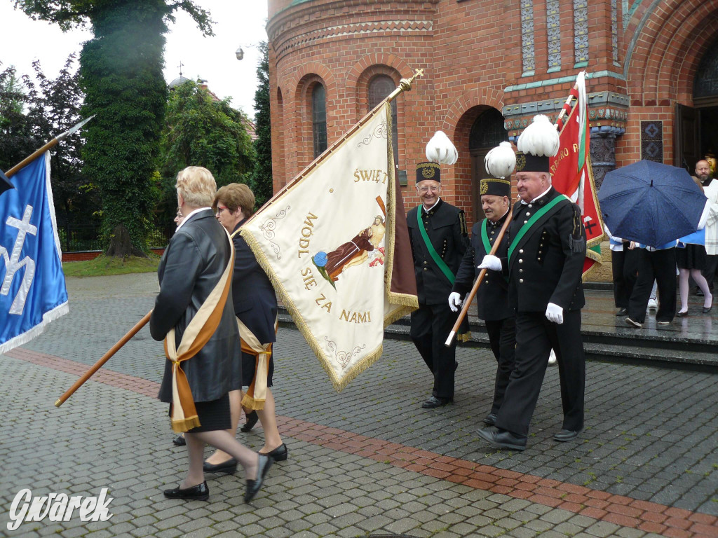 Deszczowy odpust w Bobrownikach Śląskich [FOTO]