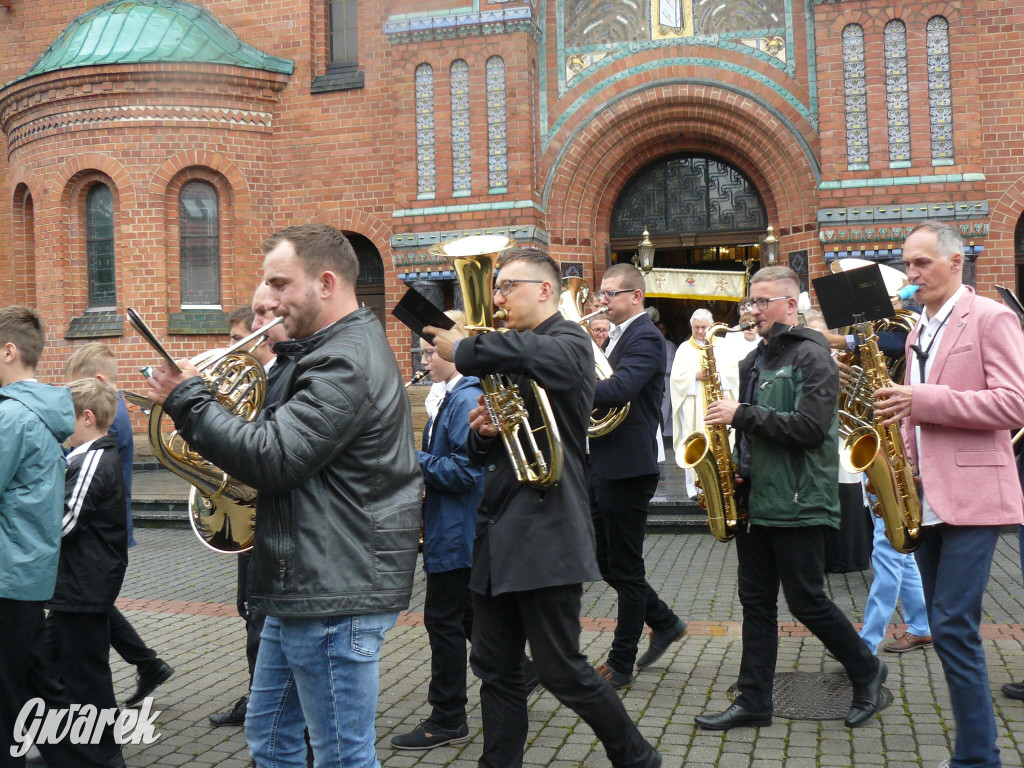 Deszczowy odpust w Bobrownikach Śląskich [FOTO]