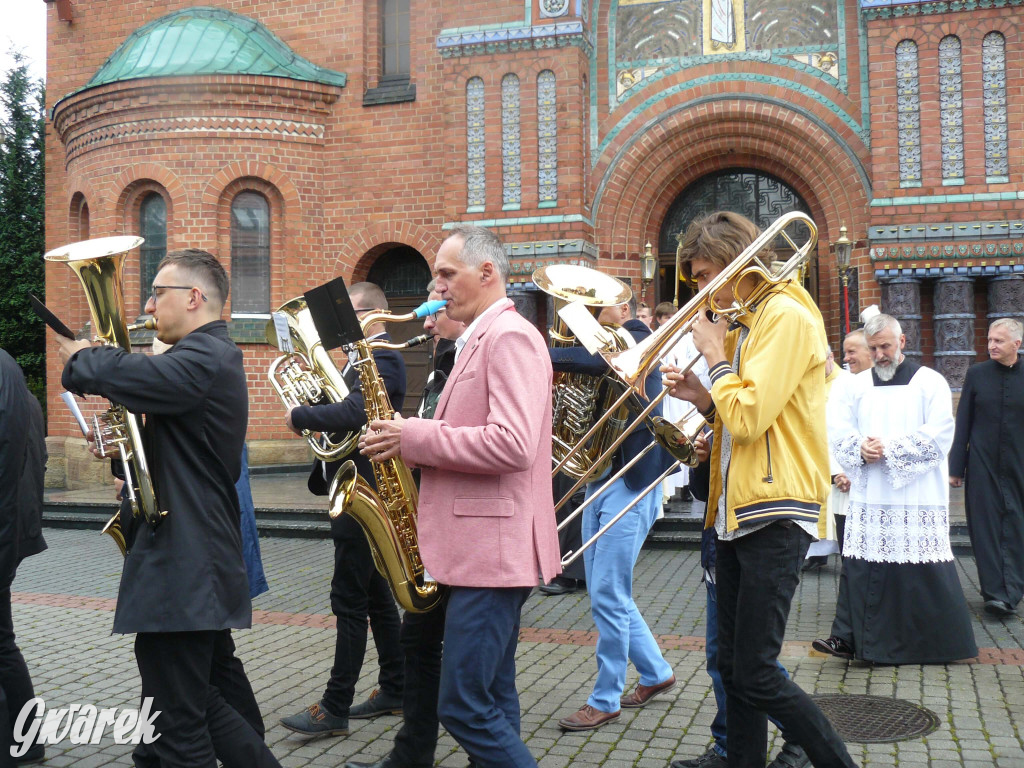 Deszczowy odpust w Bobrownikach Śląskich [FOTO]