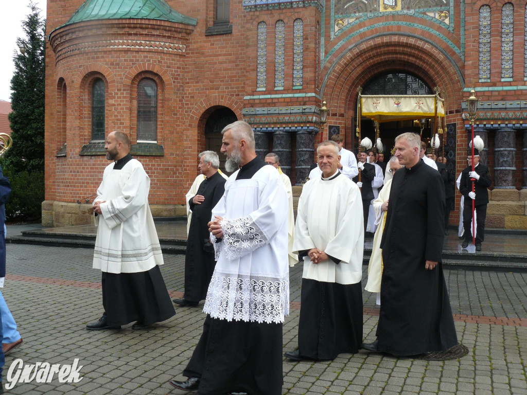 Deszczowy odpust w Bobrownikach Śląskich [FOTO]