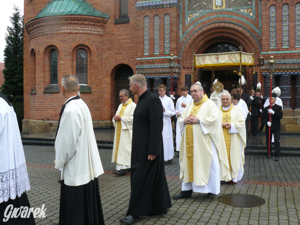 Deszczowy odpust w Bobrownikach Śląskich [FOTO]