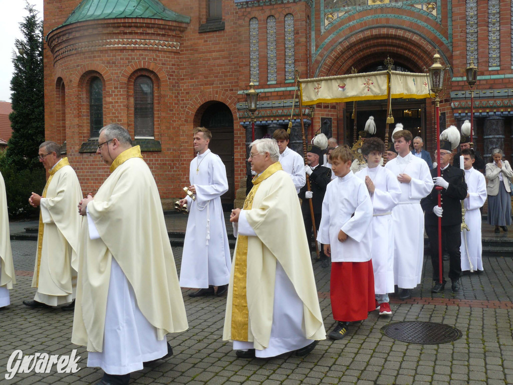 Deszczowy odpust w Bobrownikach Śląskich [FOTO]