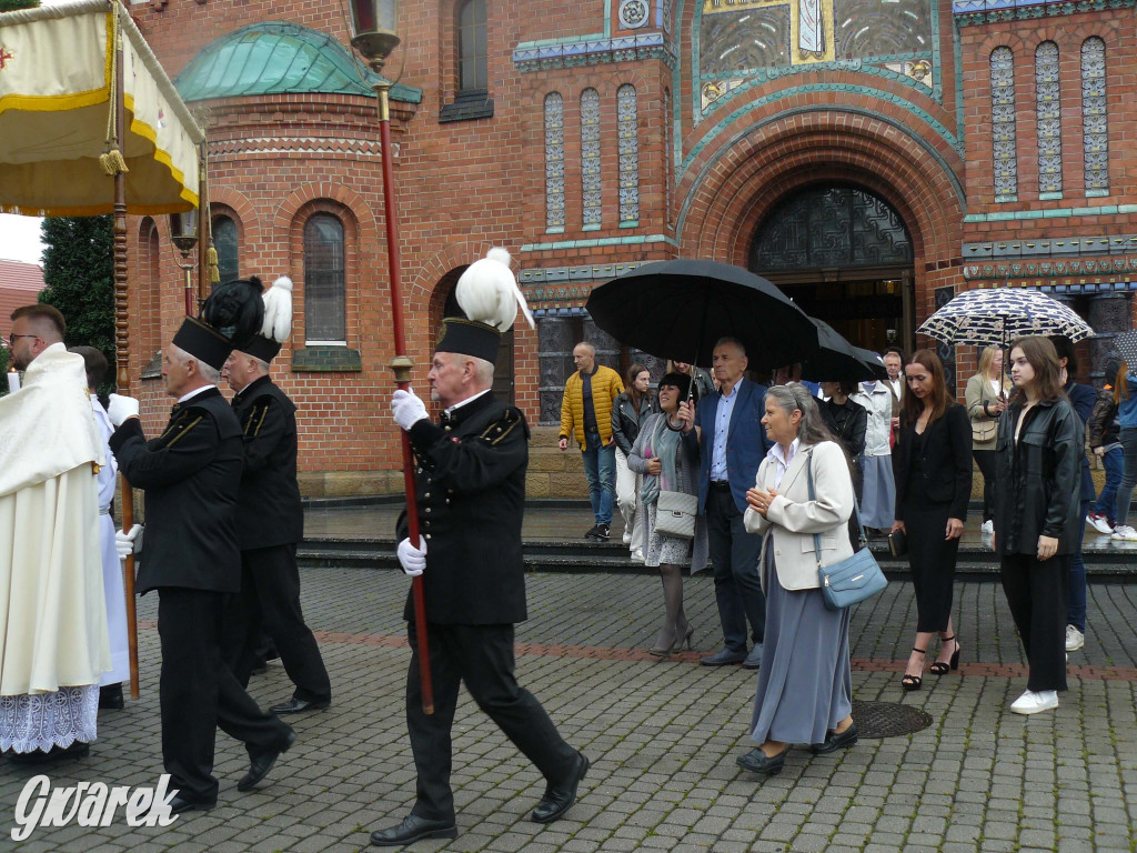 Deszczowy odpust w Bobrownikach Śląskich [FOTO]