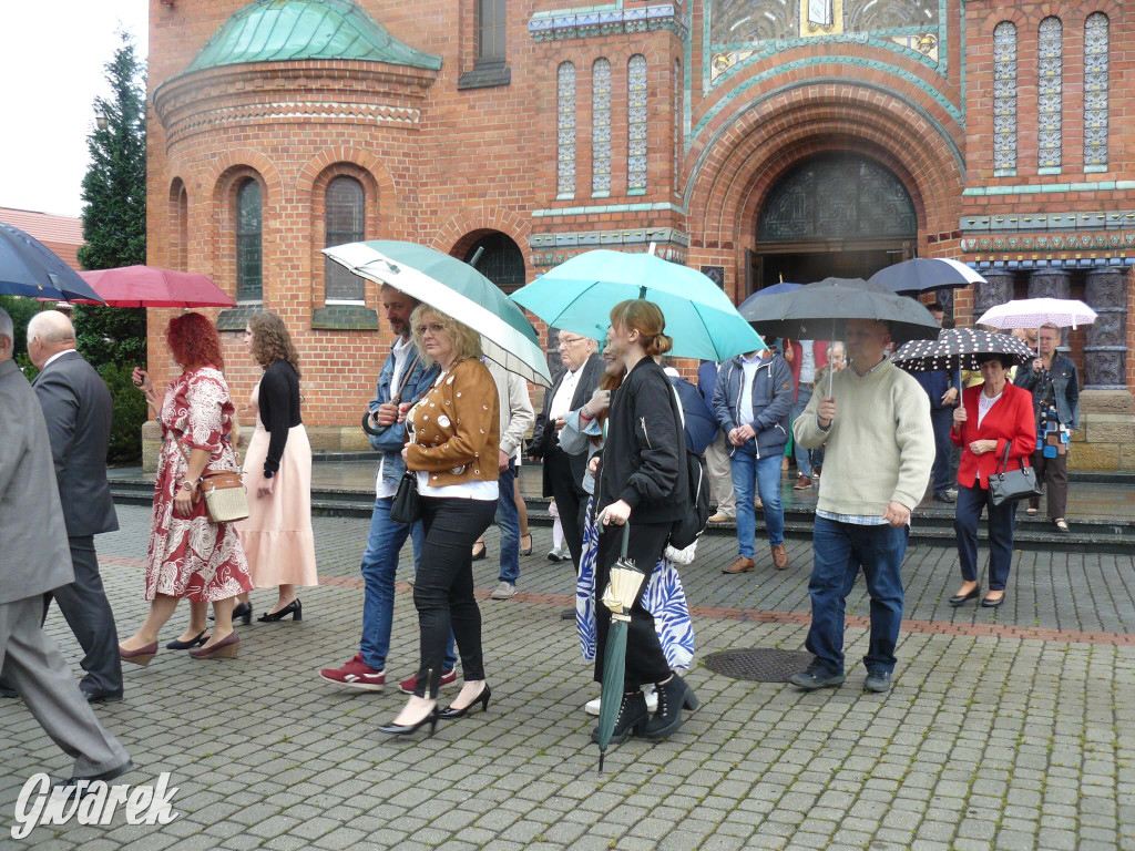 Deszczowy odpust w Bobrownikach Śląskich [FOTO]