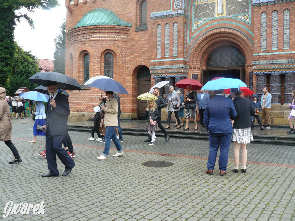 Deszczowy odpust w Bobrownikach Śląskich [FOTO]