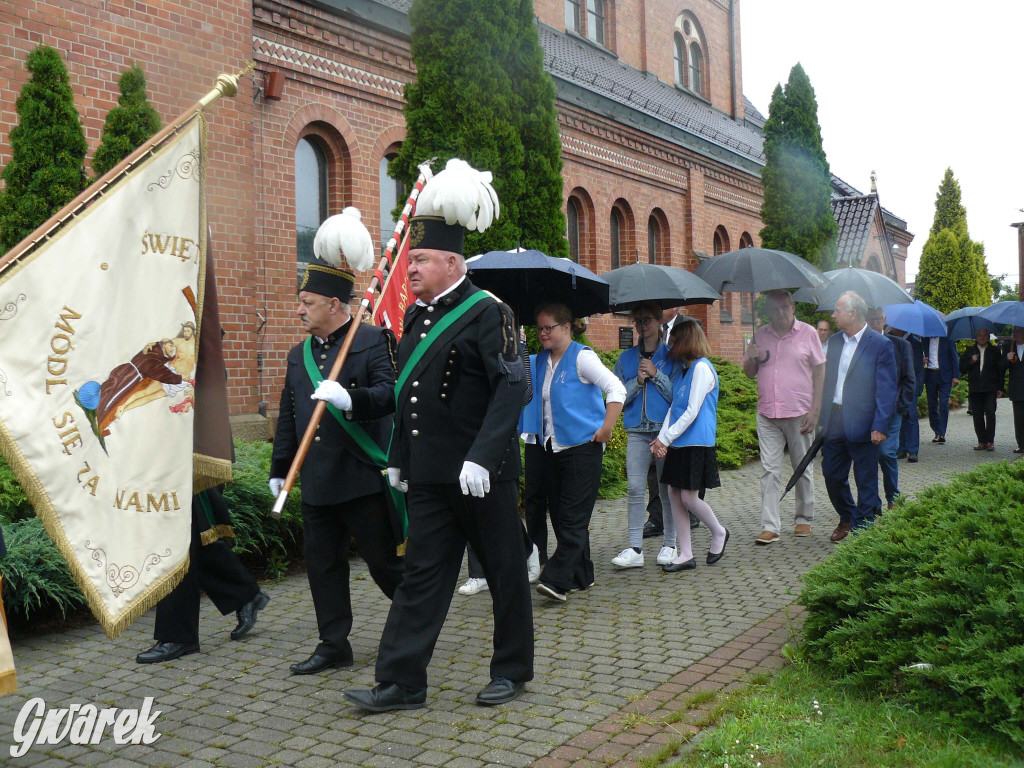 Deszczowy odpust w Bobrownikach Śląskich [FOTO]