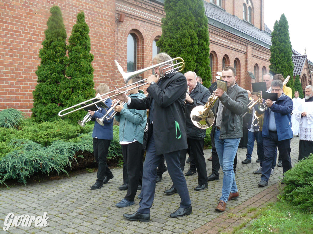 Deszczowy odpust w Bobrownikach Śląskich [FOTO]