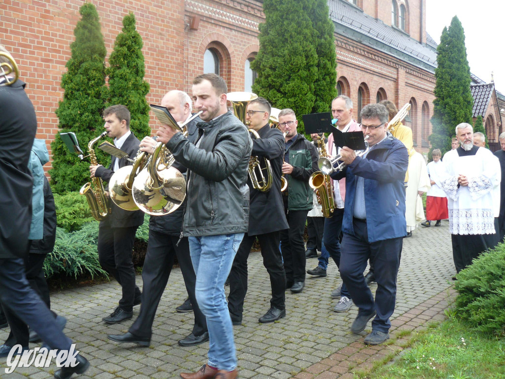 Deszczowy odpust w Bobrownikach Śląskich [FOTO]