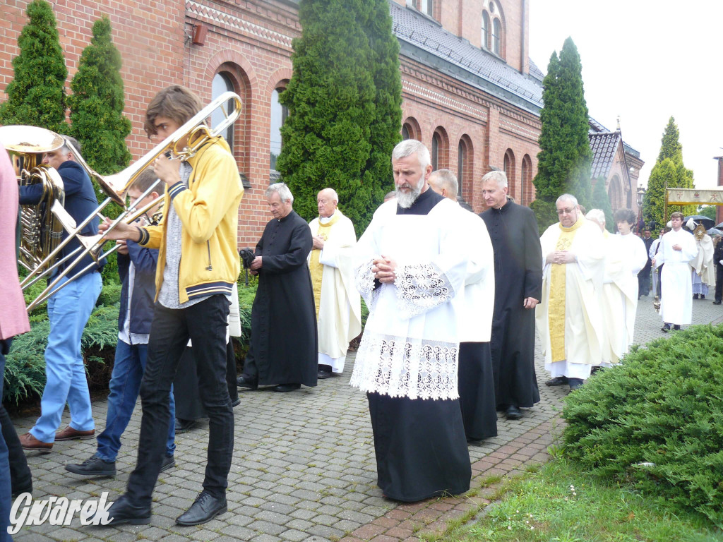 Deszczowy odpust w Bobrownikach Śląskich [FOTO]