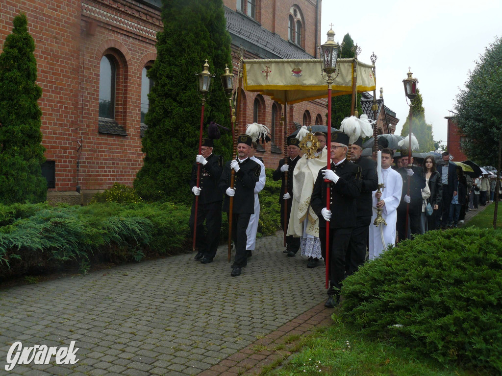 Deszczowy odpust w Bobrownikach Śląskich [FOTO]