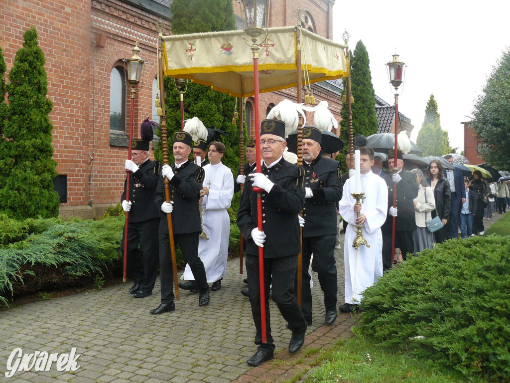 Deszczowy odpust w Bobrownikach Śląskich [FOTO]