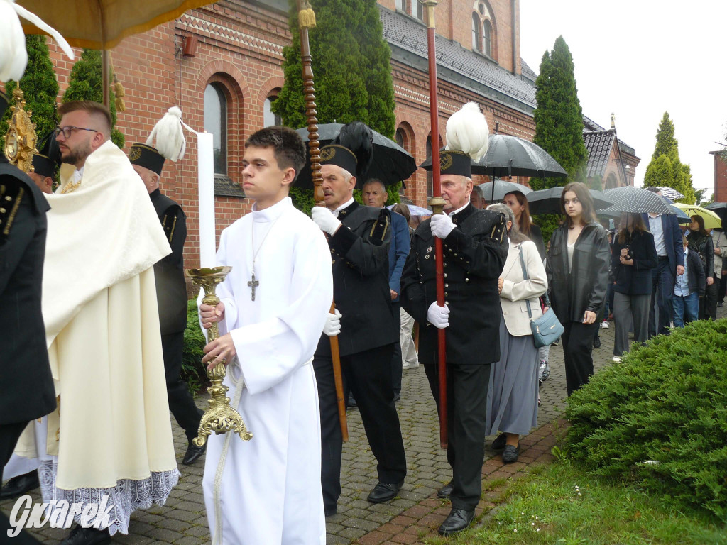 Deszczowy odpust w Bobrownikach Śląskich [FOTO]