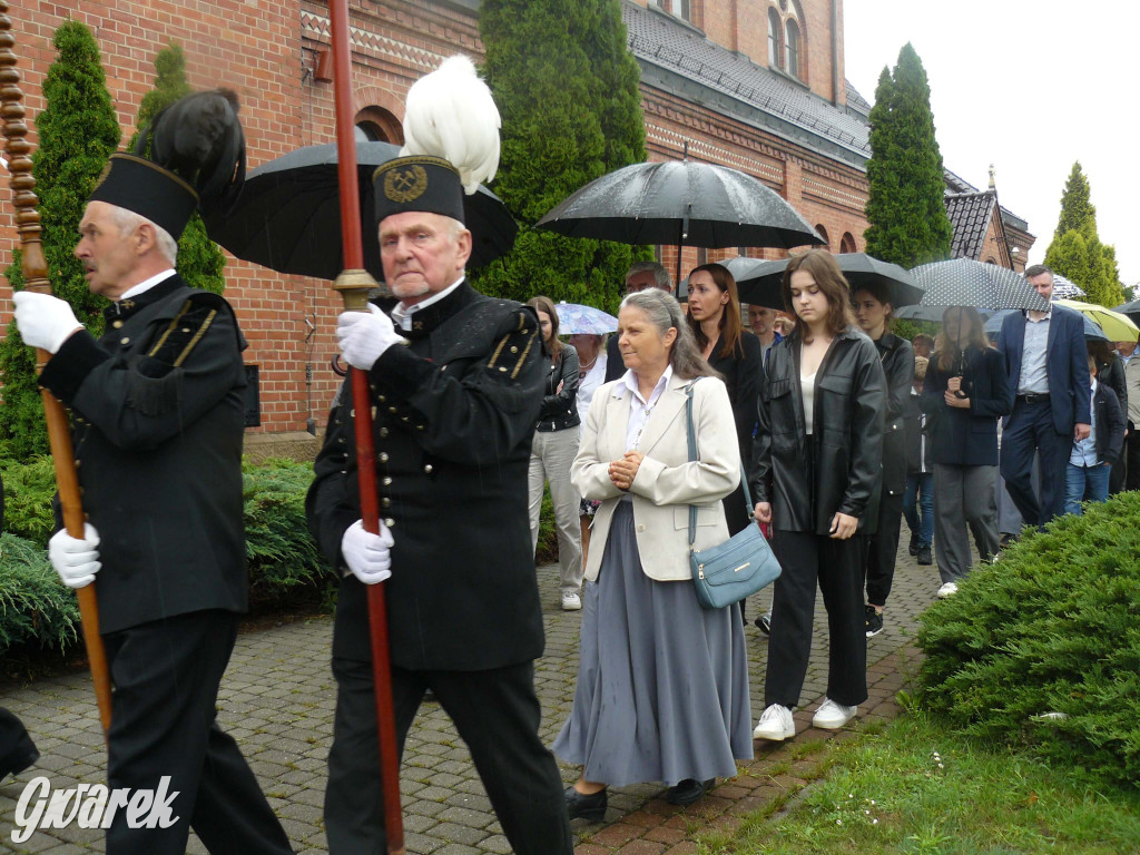 Deszczowy odpust w Bobrownikach Śląskich [FOTO]