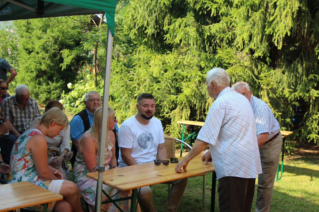 Nowe Chechło. Spotkanie pszczelarzy u mistrza pszczelarskiego [FOTO]