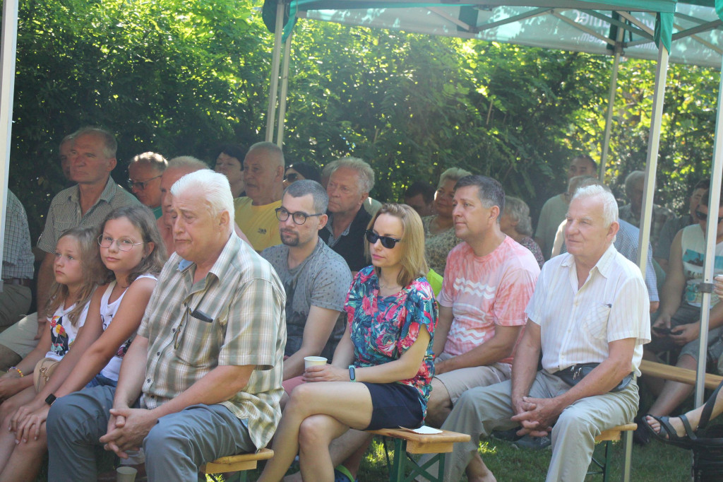 Nowe Chechło. Spotkanie pszczelarzy u mistrza pszczelarskiego [FOTO]