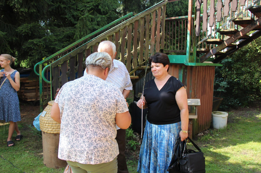 Nowe Chechło. Spotkanie pszczelarzy u mistrza pszczelarskiego [FOTO]