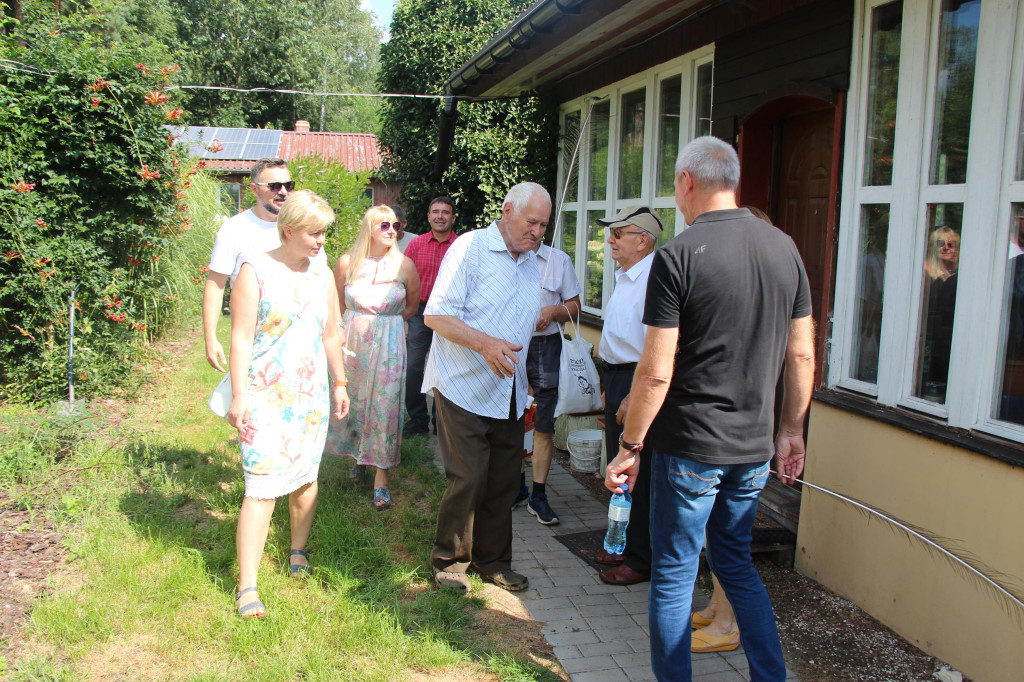 Nowe Chechło. Spotkanie pszczelarzy u mistrza pszczelarskiego [FOTO]