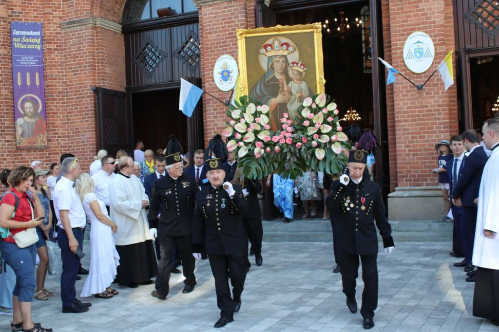 Pielgrzymka kobiet i dziewcząt do Piekar Śląskich [FOTO]