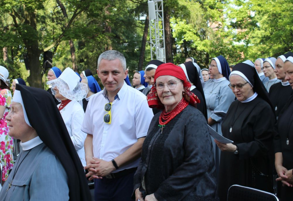 Pielgrzymka kobiet i dziewcząt do Piekar Śląskich [FOTO]