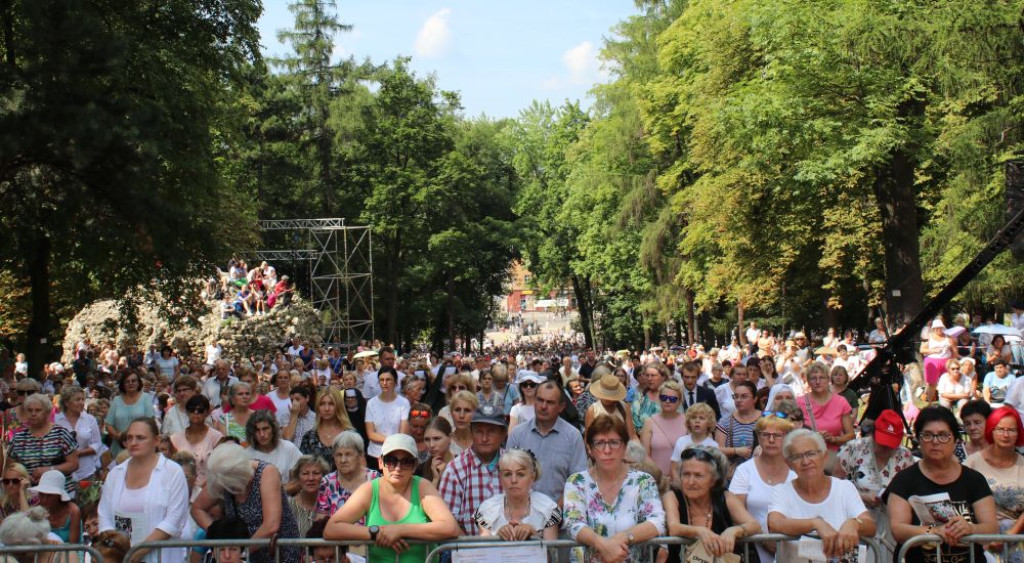 Pielgrzymka kobiet i dziewcząt do Piekar Śląskich [FOTO]