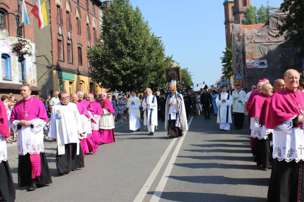 Pielgrzymka kobiet i dziewcząt do Piekar Śląskich [FOTO]