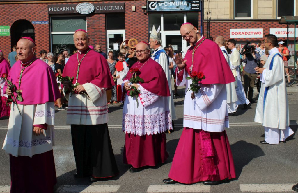 Pielgrzymka kobiet i dziewcząt do Piekar Śląskich [FOTO]