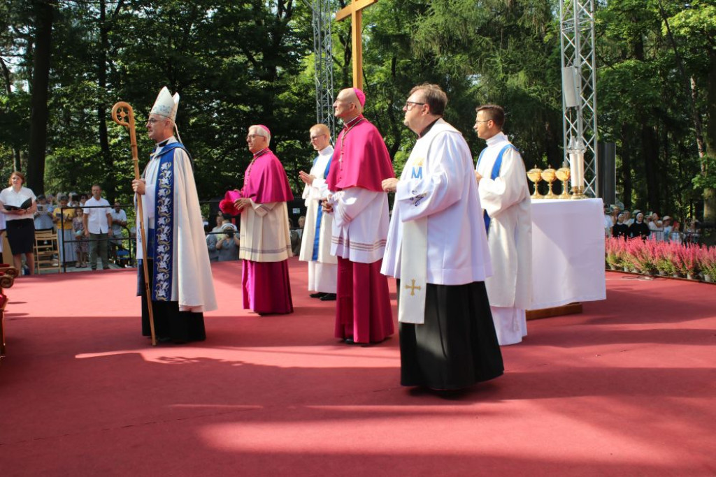 Pielgrzymka kobiet i dziewcząt do Piekar Śląskich [FOTO]