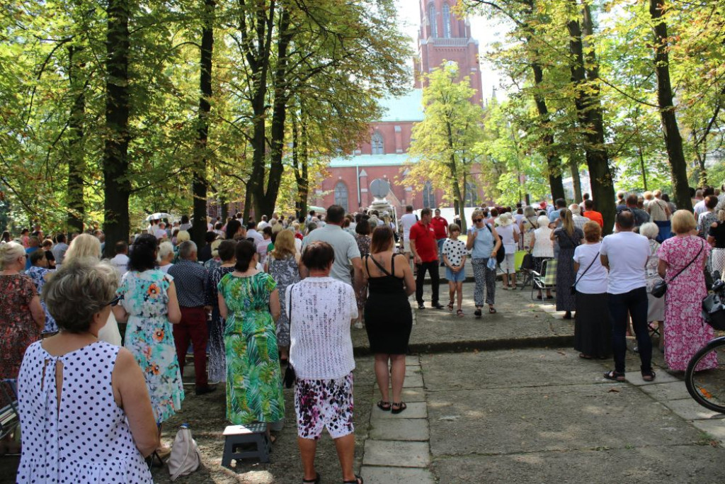 Pielgrzymka kobiet i dziewcząt do Piekar Śląskich [FOTO]