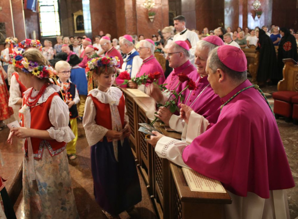 Pielgrzymka kobiet i dziewcząt do Piekar Śląskich [FOTO]