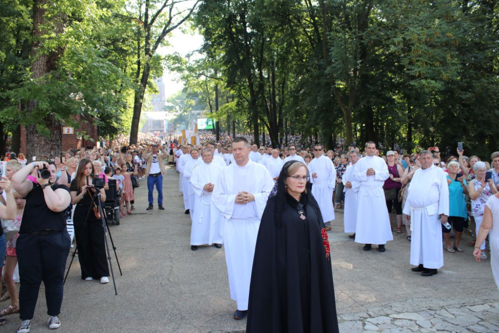 Pielgrzymka kobiet i dziewcząt do Piekar Śląskich [FOTO]