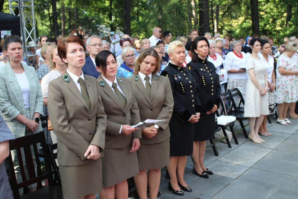 Pielgrzymka kobiet i dziewcząt do Piekar Śląskich [FOTO]